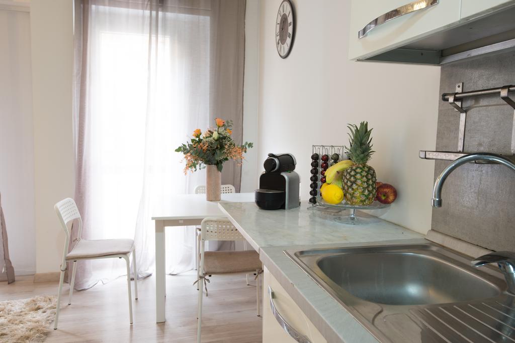 Ostia Holiday Levante Bagian luar foto